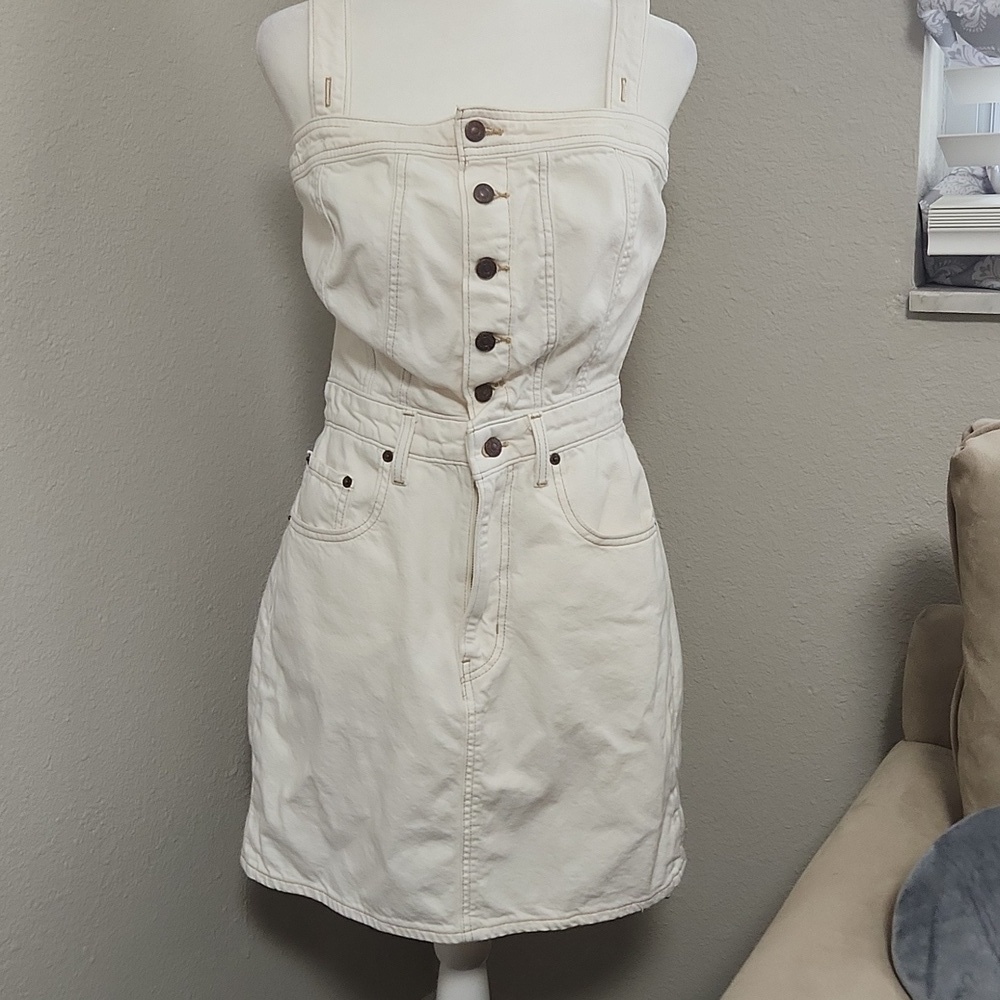 Levi's Iconic Button-Up Dress - Picture 6 of 12